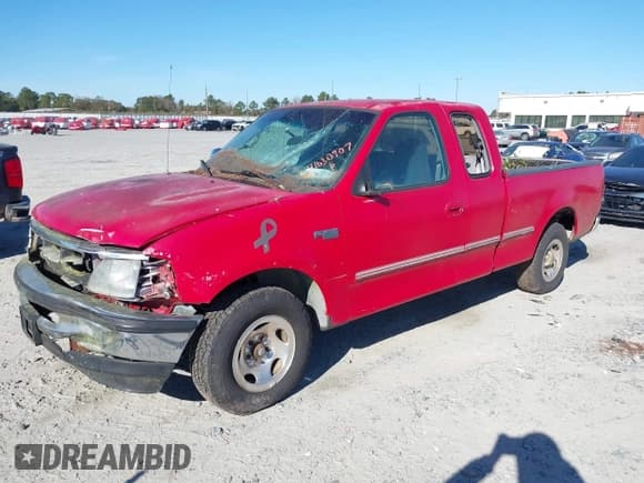 ✅ 1997 Ford F-150 XL • VIN: 1FTEX17L7VNC04389 • Lot: 41030907. Wystawiony na IAAI z przebiegiem 194 523 mil. Bezpłatny archiwum sprzedaży aukcyjnych z USA i szczegółowy raport historii pojazdu na DreamBid. Zdjęcie 2.