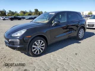 ✅ 2013 Porsche Cayenne • VIN: WP1AA2A2XDLA05951 • Лот: 66968575. Опубликован ранее на Copart с пробегом 86 659 миль. Бесплатный доступ к архиву аукционных продаж из США и подробный отчёт об истории автомобиля на DreamBid. Изображение 1.