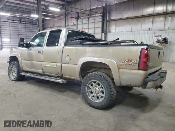 ✅ 2006 Chevrolet Silverado 2500HD LS • VIN: 1GCHK29G36E134019 • Lot: 54119355. Wystawiony na Copart z przebiegiem 324 388 mil. Bezpłatny archiwum sprzedaży aukcyjnych z USA i szczegółowy raport historii pojazdu na DreamBid. Zdjęcie 2.