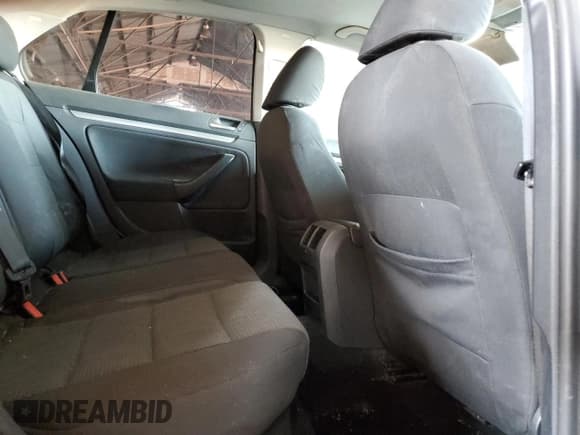 ✅ 2010 Volkswagen Jetta S • VIN: 3VWJZ7AJ2AM041297 • Лот: 63057195. Опубликован ранее на Copart с пробегом 83 673 миль. Бесплатный доступ к архиву аукционных продаж из США и подробный отчёт об истории автомобиля на DreamBid. Изображение 10.