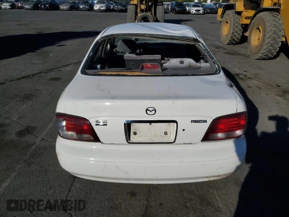 ✅ 1999 Mazda 626 LX • VIN: 1YVGF22D4X5882600 • Lot: 69031604. Wystawiony na Copart z przebiegiem Nie podano. Bezpłatny archiwum sprzedaży aukcyjnych z USA i szczegółowy raport historii pojazdu na DreamBid. Zdjęcie 6.