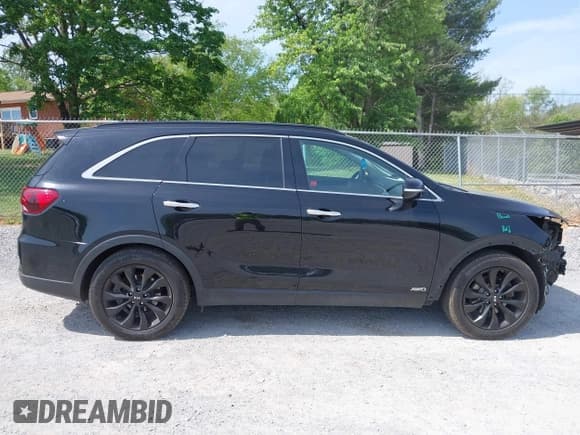 ✅ 2019 Kia Sorento LX • VIN: 5XYPGDA54KG605261 • Lot: 42111576. Listed on IAAI with 114,744 mi. Free auction sales archive from the USA and detailed vehicle history report at DreamBid. Image 13.