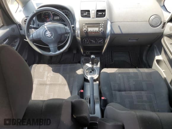 ✅ 2010 Suzuki SX4 • VIN: JS2YA5A3XA6300543 • Lot: 63366035. Wystawiony na Copart z przebiegiem 209 778 mil. Bezpłatny archiwum sprzedaży aukcyjnych z USA i szczegółowy raport historii pojazdu na DreamBid. Zdjęcie 8.