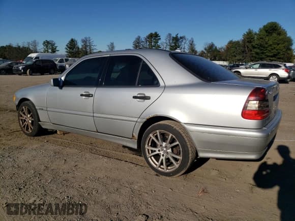 ✅ 2000 Mercedes-Benz C 230 Kompressor • VIN: WDBHA24G5YF935573 • Лот: 76331604. Опубликован ранее на Copart с пробегом 261 917 миль. Бесплатный доступ к архиву аукционных продаж из США и подробный отчёт об истории автомобиля на DreamBid. Изображение 2.