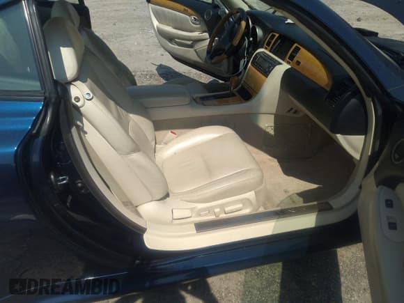 ✅ 2004 Lexus SC 430 • VIN: JTHFN48Y240059343 • Lot: 43240996. Wystawiony na IAAI z przebiegiem 104 942 mil. Bezpłatny archiwum sprzedaży aukcyjnych z USA i szczegółowy raport historii pojazdu na DreamBid. Zdjęcie 5.