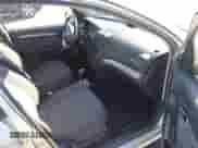 2007 Chevrolet Aveo LS z VIN KL1TD56657B150282, wystawiony jako IAAI lot #41416393 z przebiegiem 74 809 mil mil oraz . Historia ofert i sprzedaży dostępna na DreamBid. Obrazek 5.