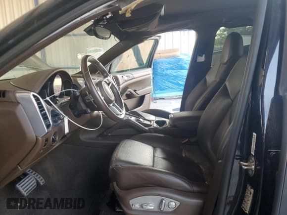 ✅ 2016 Porsche Cayenne S • VIN: WP1AB2A28GLA96235 • Лот: 69432545. Опубликован ранее на Copart с пробегом 52 273 миль. Бесплатный доступ к архиву аукционных продаж из США и подробный отчёт об истории автомобиля на DreamBid. Изображение 7.