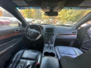 ✅ 2015 Lincoln MKT • VIN: 2LMHJ5NK0FBL03293 • Lot: 69918275. Wystawiony na Copart z przebiegiem 115 725 mil. Bezpłatny archiwum sprzedaży aukcyjnych z USA i szczegółowy raport historii pojazdu na DreamBid. Zdjęcie 9.