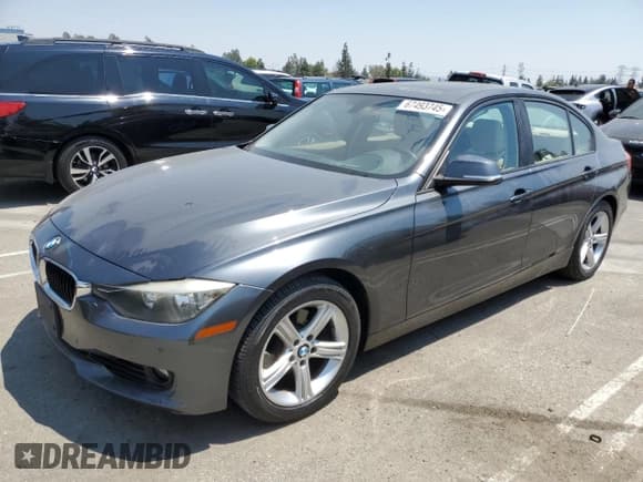 ✅ 2013 BMW 3 Series 328i • VIN: WBA3C1C57DF437575 • Lot: 67493745. Wystawiony na Copart z przebiegiem Nie podano. Bezpłatny archiwum sprzedaży aukcyjnych z USA i szczegółowy raport historii pojazdu na DreamBid. Zdjęcie 1.