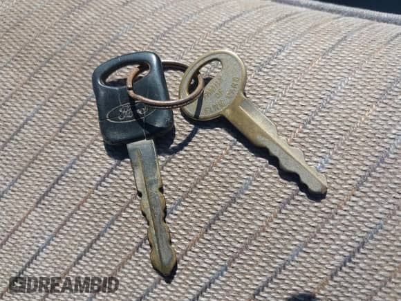 1993 Ford Explorer Eddie Bauer z VIN 1FMCU22XXPUD01591, wystawiony jako IAAI lot #42932621 z przebiegiem 97 700 mil mil oraz . Historia ofert i sprzedaży dostępna na DreamBid. Obrazek 11.