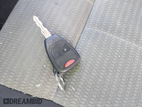 2008 Dodge Nitro SLT z VIN 1D8GU58K28W108152, wystawiony jako IAAI lot #41705451 z przebiegiem 172 835 mil mil oraz . Historia ofert i sprzedaży dostępna na DreamBid. Obrazek 11.