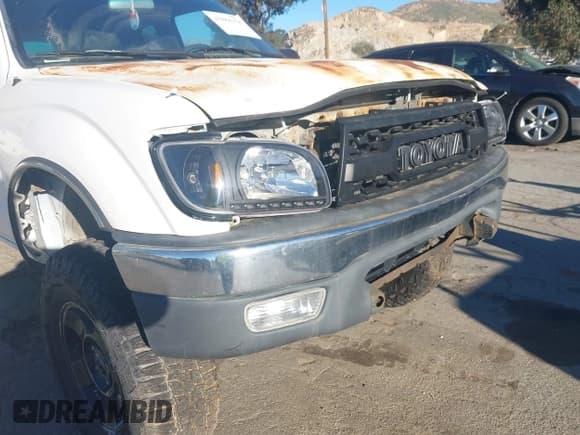 ✅ 2000 Toyota Tacoma PreRunner • VIN: 4TASN92N9YZ584117 • Lot: 43868258. Listed on IAAI with 211,530 mi. Free auction sales archive from the USA and detailed vehicle history report at DreamBid. Image 12.