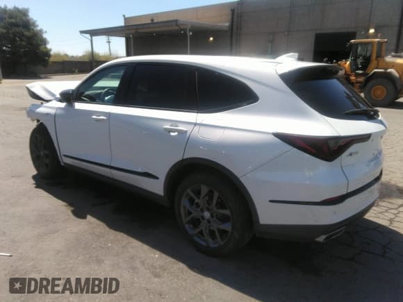 ✅ 2024 Acura MDX w/A-Spec Package • VIN: 5J8YE1H01RL017272 • Lot: 41402992. Wystawiony na IAAI z przebiegiem 26 877 mil. Bezpłatny archiwum sprzedaży aukcyjnych z USA i szczegółowy raport historii pojazdu na DreamBid. Zdjęcie 3.