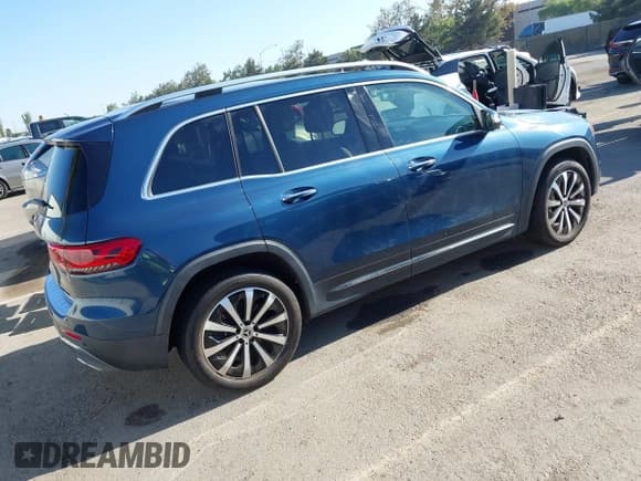 ✅ 2022 Mercedes-Benz GLB 250 • VIN: W1N4M4GB3NW187090 • Lot: 43105116. Listed on IAAI with 23,556 mi. Free auction sales archive from the USA and detailed vehicle history report at DreamBid. Image 4.