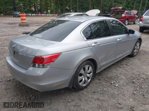 ✅ 2008 Honda Accord EX-L • VIN: 1HGCP26898A012320 • Lot: 42895695. Wystawiony na IAAI z przebiegiem 126 689 mil. Bezpłatny archiwum sprzedaży aukcyjnych z USA i szczegółowy raport historii pojazdu na DreamBid. Zdjęcie 4.