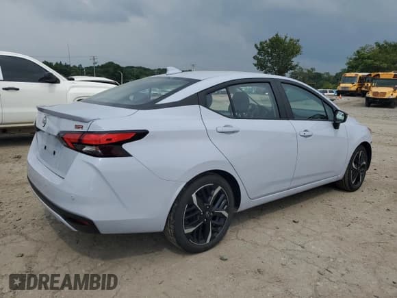 ✅ 2023 Nissan Versa SR • VIN: 3N1CN8FV3PL824770 • Lot: 68062445. Wystawiony na Copart z przebiegiem 69 630 mil. Bezpłatny archiwum sprzedaży aukcyjnych z USA i szczegółowy raport historii pojazdu na DreamBid. Zdjęcie 3.