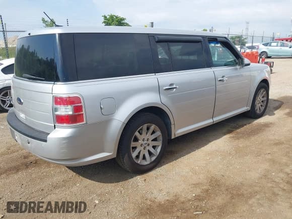 ✅ 2011 Ford Flex SEL • VIN: 2FMHK6CC0BBD06490 • Лот: 42680718. Опубликован ранее на IAAI с пробегом 210 902 миль. Бесплатный доступ к архиву аукционных продаж из США и подробный отчёт об истории автомобиля на DreamBid. Изображение 4.