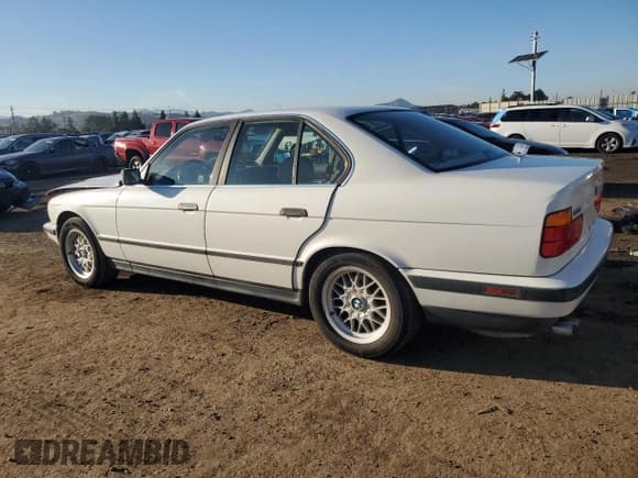 ✅ 1994 BMW 5 Series • VIN: WBAHE6312RGF25738 • Лот: 85824064. Опубликован ранее на Copart с пробегом 197 818 миль. Бесплатный доступ к архиву аукционных продаж из США и подробный отчёт об истории автомобиля на DreamBid. Изображение 2.