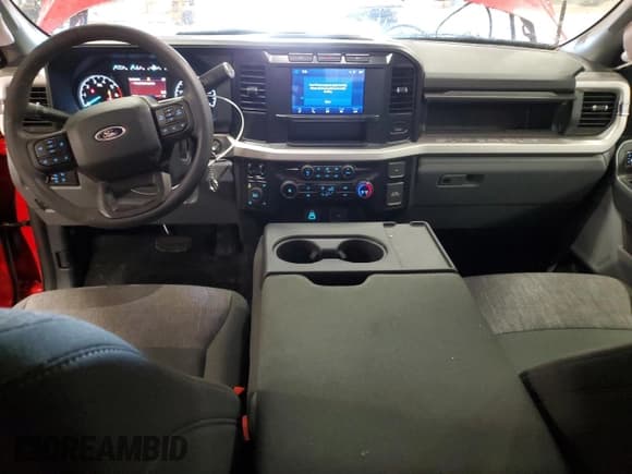 ✅ 2024 Ford F-250 • VIN: 1FT8X2BN5REE73413 • Lot: 49548495. Wystawiony na Copart z przebiegiem 2 900 mil. Bezpłatny archiwum sprzedaży aukcyjnych z USA i szczegółowy raport historii pojazdu na DreamBid. Zdjęcie 8.