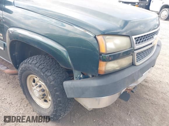 ✅ 2005 Chevrolet Silverado 2500HD LS • VIN: 1GCHK23215F961121 • Lot: 42969060. Wystawiony na IAAI z przebiegiem 245 406 mil. Bezpłatny archiwum sprzedaży aukcyjnych z USA i szczegółowy raport historii pojazdu na DreamBid. Zdjęcie 6.