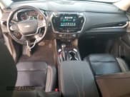 ✅ 2019 Chevrolet Traverse LT • VIN: 1GNEVHKW4KJ316979 • Lot: 85747305. Wystawiony na Copart z przebiegiem 170 507 mil. Bezpłatny archiwum sprzedaży aukcyjnych z USA i szczegółowy raport historii pojazdu na DreamBid. Zdjęcie 8.