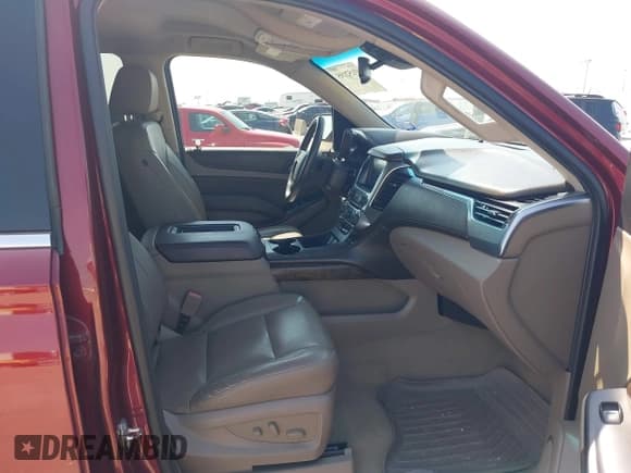 ✅ 2018 Chevrolet Suburban LT • VIN: 1GNSCHKC0JR352313 • Lot: 43152195. Wystawiony na IAAI z przebiegiem 118 856 mil. Bezpłatny archiwum sprzedaży aukcyjnych z USA i szczegółowy raport historii pojazdu na DreamBid. Zdjęcie 5.