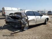 ✅ 1999 Lincoln Town Car Cartier • VIN: 1LNHM83W6XY676840 • Lot: 52985185. Wystawiony na Copart z przebiegiem 140 013 mil. Bezpłatny archiwum sprzedaży aukcyjnych z USA i szczegółowy raport historii pojazdu na DreamBid. Zdjęcie 3.