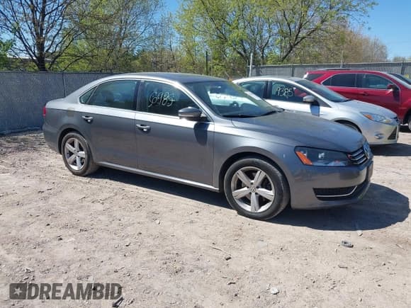 ✅ 2013 Volkswagen Passat SE • VIN: 1VWBH7A37DC086945 • Лот: 42156985. Опубликован ранее на IAAI с пробегом 164 312 миль. Бесплатный доступ к архиву аукционных продаж из США и подробный отчёт об истории автомобиля на DreamBid. Изображение 1.