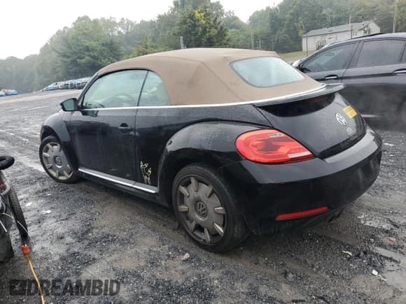 ✅ 2013 Volkswagen Beetle 2.5L • VIN: 3VW5P7AT2DM820342 • Лот: 83980605. Опубликован ранее на Copart с пробегом 97 485 миль. Бесплатный доступ к архиву аукционных продаж из США и подробный отчёт об истории автомобиля на DreamBid. Изображение 2.