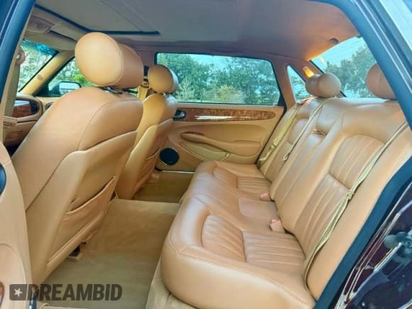 ✅ 2000 Jaguar XJ • VIN: SAJDA23C9YLF18784 • Лот: 91946295. Опубликован ранее на Copart с пробегом 81 605 миль. Бесплатный доступ к архиву аукционных продаж из США и подробный отчёт об истории автомобиля на DreamBid. Изображение 13.