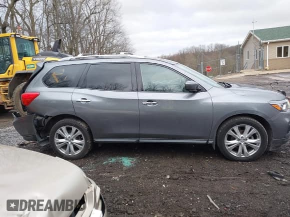 ✅ 2018 Nissan Pathfinder SL • VIN: 5N1DR2MM9JC621801 • Lot: 41924143. Wystawiony na IAAI z przebiegiem 80 325 mil. Bezpłatny archiwum sprzedaży aukcyjnych z USA i szczegółowy raport historii pojazdu na DreamBid. Zdjęcie 13.