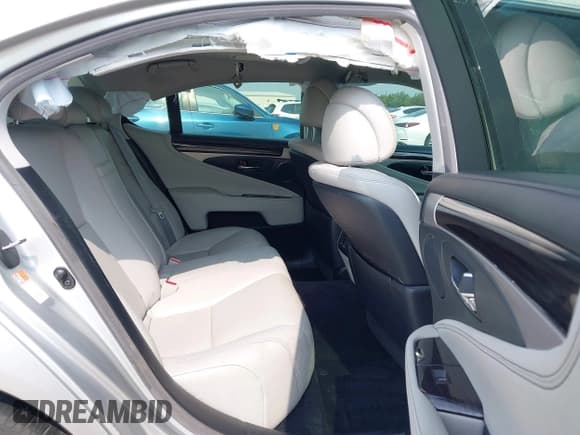 ✅ 2016 Lexus LS 460 • VIN: JTHBL5EF8G5139220 • Lot: 42291165. Listed on IAAI with 139,809 mi. Free auction sales archive from the USA and detailed vehicle history report at DreamBid. Image 8.