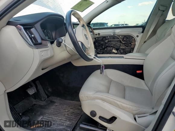 ✅ 2021 Volvo XC60 Momentum • VIN: YV4102DK7M1856551 • Lot: 53101455. Listed on Copart with 106,000 mi. Free auction sales archive from the USA and detailed vehicle history report at DreamBid. Image 7.