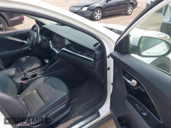 ✅ 2020 Kia Niro EX Premium • VIN: KNDCC3LD0L5439033 • Lot: 42252409. Listed on IAAI with 70,209 mi. Free auction sales archive from the USA and detailed vehicle history report at DreamBid. Image 5.