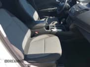 ✅ 2017 Ford Escape SE • VIN: 1FMCU9GD1HUC93888 • Lot: 42468768. Wystawiony na IAAI z przebiegiem 110 502 mil. Bezpłatny archiwum sprzedaży aukcyjnych z USA i szczegółowy raport historii pojazdu na DreamBid. Zdjęcie 5.