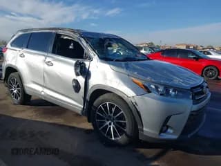 ✅ 2017 Toyota Highlander XLE • VIN: 5TDJZRFH9HS425818 • Lot: 43692560. Listed on IAAI with 92,357 mi. Free auction sales archive from the USA and detailed vehicle history report at DreamBid. Image 1.