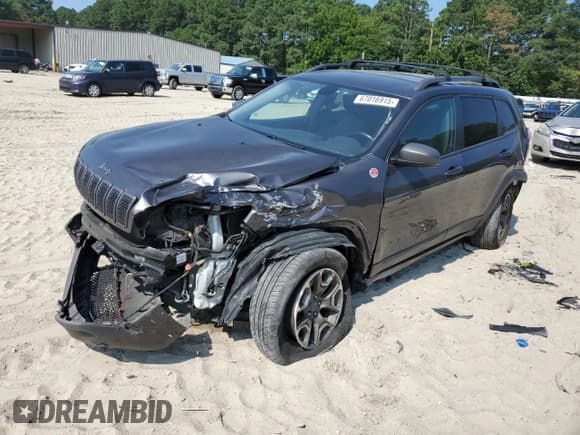 ✅ 2020 Jeep Cherokee Trailhawk Elite • VIN: 1C4PJMBX8LD602056 • Lot: 67016915. Listed on Copart with 71,451 mi. Free auction sales archive from the USA and detailed vehicle history report at DreamBid. Image 1.