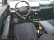 ✅ 2022 Hyundai Ioniq 5 SE Standard Range • VIN: KM8KM4AB8NU095598 • Lot: 86716995. Wystawiony na Copart z przebiegiem 50 117 mil. Bezpłatny archiwum sprzedaży aukcyjnych z USA i szczegółowy raport historii pojazdu na DreamBid. Zdjęcie 8.