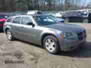 2005 Dodge Magnum SE z VIN 2D4FV48VX5H117187, wystawiony jako IAAI lot #41569678 z przebiegiem 138 600 mil mil oraz . Historia ofert i sprzedaży dostępna na DreamBid. Obrazek 1.