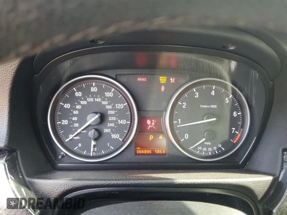 ✅ 2011 BMW 3 Series 328i • VIN: WBAPH7C59BE679177 • Lot: 82196155. Wystawiony na Copart z przebiegiem 64 896 mil. Bezpłatny archiwum sprzedaży aukcyjnych z USA i szczegółowy raport historii pojazdu na DreamBid. Zdjęcie 9.