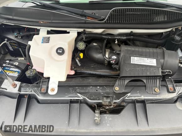 ✅ 2008 GMC Savana Cargo • VIN: 1GTFG15X481130130 • Lot: 92866975. Wystawiony na Copart z przebiegiem 28 287 mil. Bezpłatny archiwum sprzedaży aukcyjnych z USA i szczegółowy raport historii pojazdu na DreamBid. Zdjęcie 7.