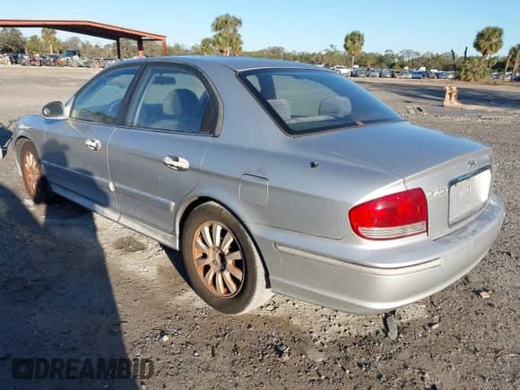 2004 Hyundai Sonata GLS z VIN KMHWF35H34A011658, wystawiony jako IAAI lot #41605017 z przebiegiem 151 332 mil mil oraz . Historia ofert i sprzedaży dostępna na DreamBid. Obrazek 3.