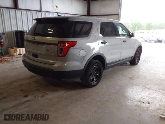 ✅ 2014 Ford Police Interceptor Utility • VIN: 1FM5K8AR6EGB85550 • Lot: 42127616. Wystawiony na IAAI z przebiegiem 81 344 mil. Bezpłatny archiwum sprzedaży aukcyjnych z USA i szczegółowy raport historii pojazdu na DreamBid. Zdjęcie 4.
