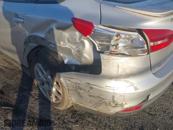 ✅ 2015 Ford Focus SE • VIN: 1FADP3F26FL323814 • Lot: 43512114. Listed on IAAI with 159,386 mi. Free auction sales archive from the USA and detailed vehicle history report at DreamBid. Image 6.