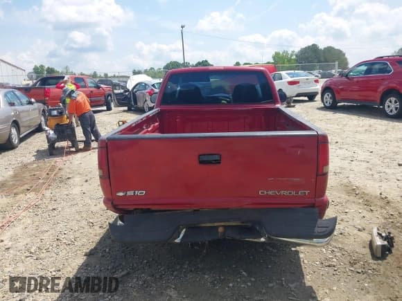 ✅ 1999 Chevrolet S-10 LS • VIN: 1GCCS14X4XK233625 • Лот: 42299475. Опубликован ранее на IAAI с пробегом 201 717 миль. Бесплатный доступ к архиву аукционных продаж из США и подробный отчёт об истории автомобиля на DreamBid. Изображение 17.