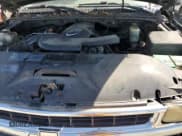 ✅ 2002 Chevrolet Suburban LT • VIN: 3GNFK16T82G306378 • Лот: 55460435. Опубликован ранее на Copart с пробегом 240 529 миль. Бесплатный доступ к архиву аукционных продаж из США и подробный отчёт об истории автомобиля на DreamBid. Изображение 12.