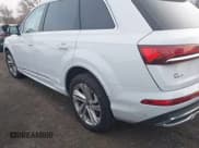✅ 2023 Audi Q7 Premium • VIN: WA1AXBF79PD016551 • Lot: 41329188. Wystawiony na IAAI z przebiegiem 24 131 mil. Bezpłatny archiwum sprzedaży aukcyjnych z USA i szczegółowy raport historii pojazdu na DreamBid. Zdjęcie 6.
