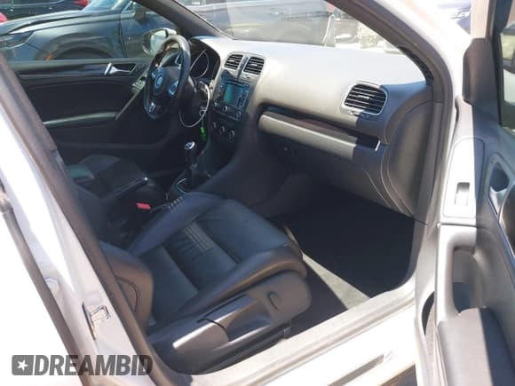 ✅ 2014 Volkswagen Golf GTI Wolfsburg Edition • VIN: WVWGD7AJ4EW000302 • Lot: 42235813. Wystawiony na IAAI z przebiegiem 178 825 mil. Bezpłatny archiwum sprzedaży aukcyjnych z USA i szczegółowy raport historii pojazdu na DreamBid. Zdjęcie 5.