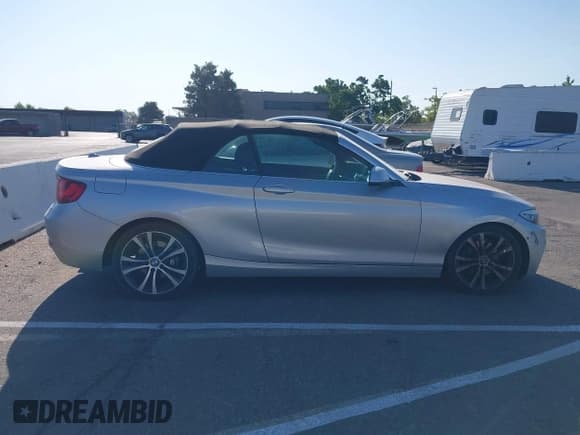 ✅ 2016 BMW 2 Series 228i xDrive • VIN: WBA1L9C56GV325656 • Lot: 42655006. Wystawiony na IAAI z przebiegiem 108 519 mil. Bezpłatny archiwum sprzedaży aukcyjnych z USA i szczegółowy raport historii pojazdu na DreamBid. Zdjęcie 13.