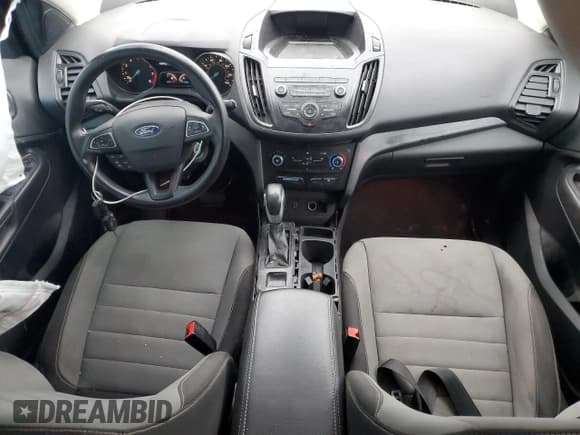 ✅ 2019 Ford Escape S • VIN: 1FMCU0F73KUB93824 • Лот: 87293125. Опубликован ранее на Copart с пробегом 53 178 миль. Бесплатный доступ к архиву аукционных продаж из США и подробный отчёт об истории автомобиля на DreamBid. Изображение 8.
